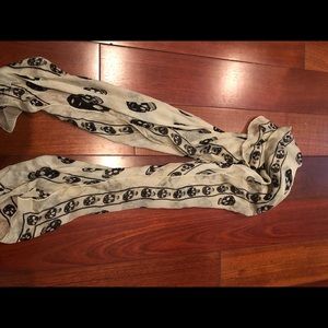 SOLDAlexander McQueen 100% silk skull scarf